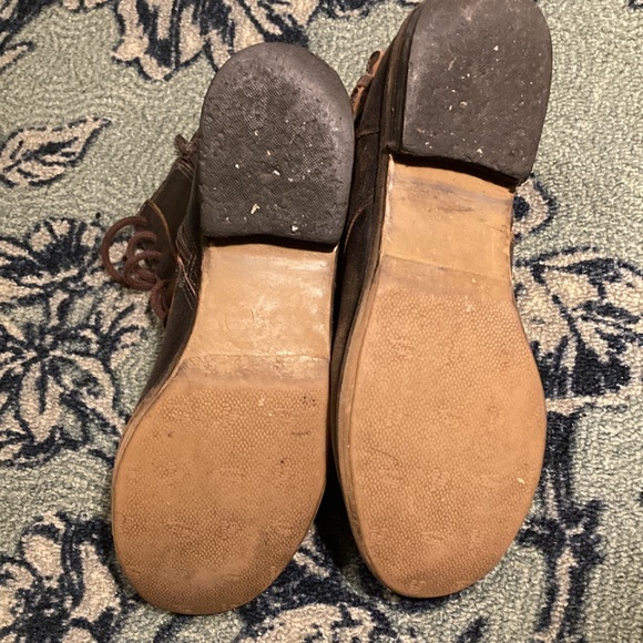 Lace up Matisse leather boots with buckles - Picture 6 of 7